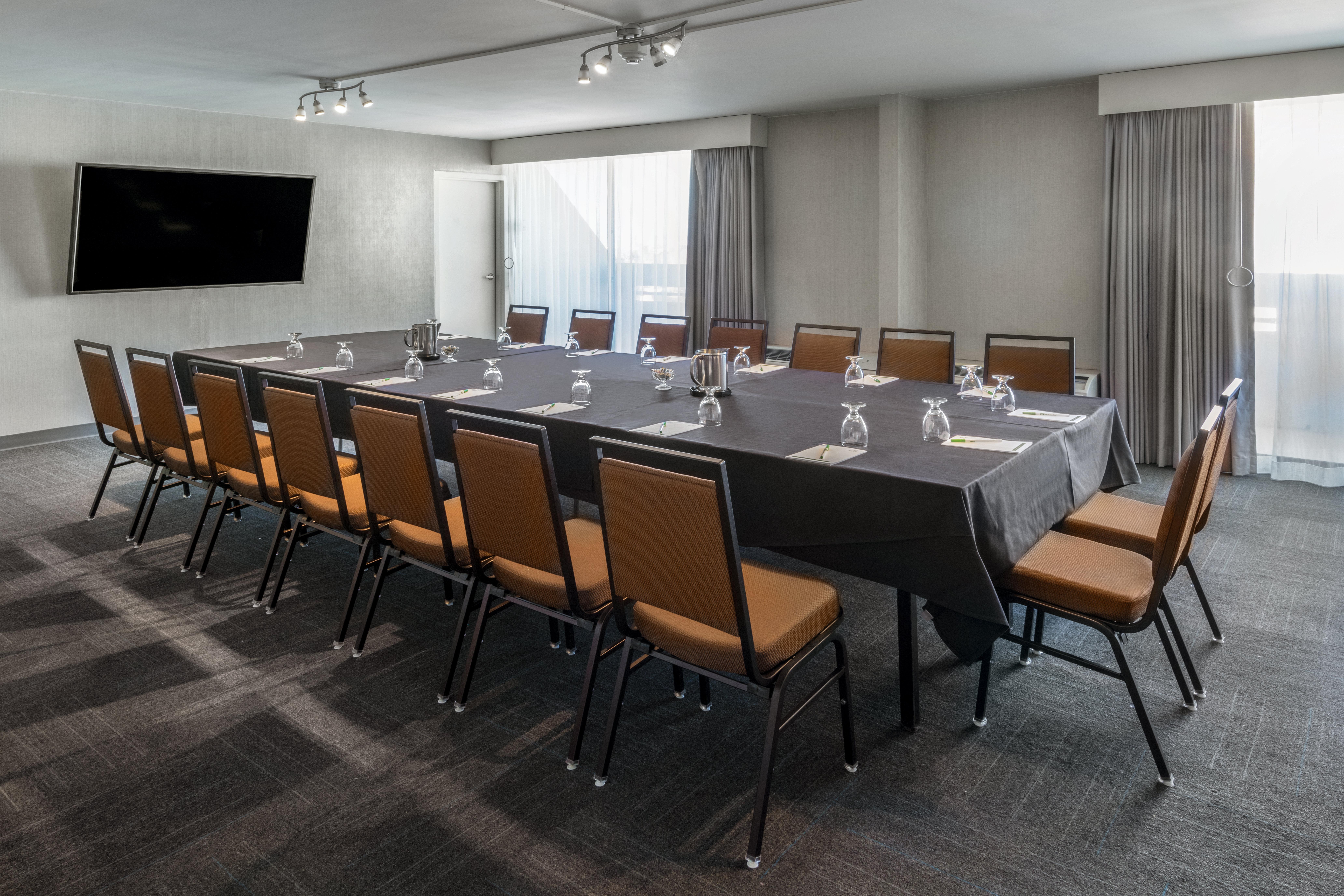 Holiday East By Ihg Hotel Denver