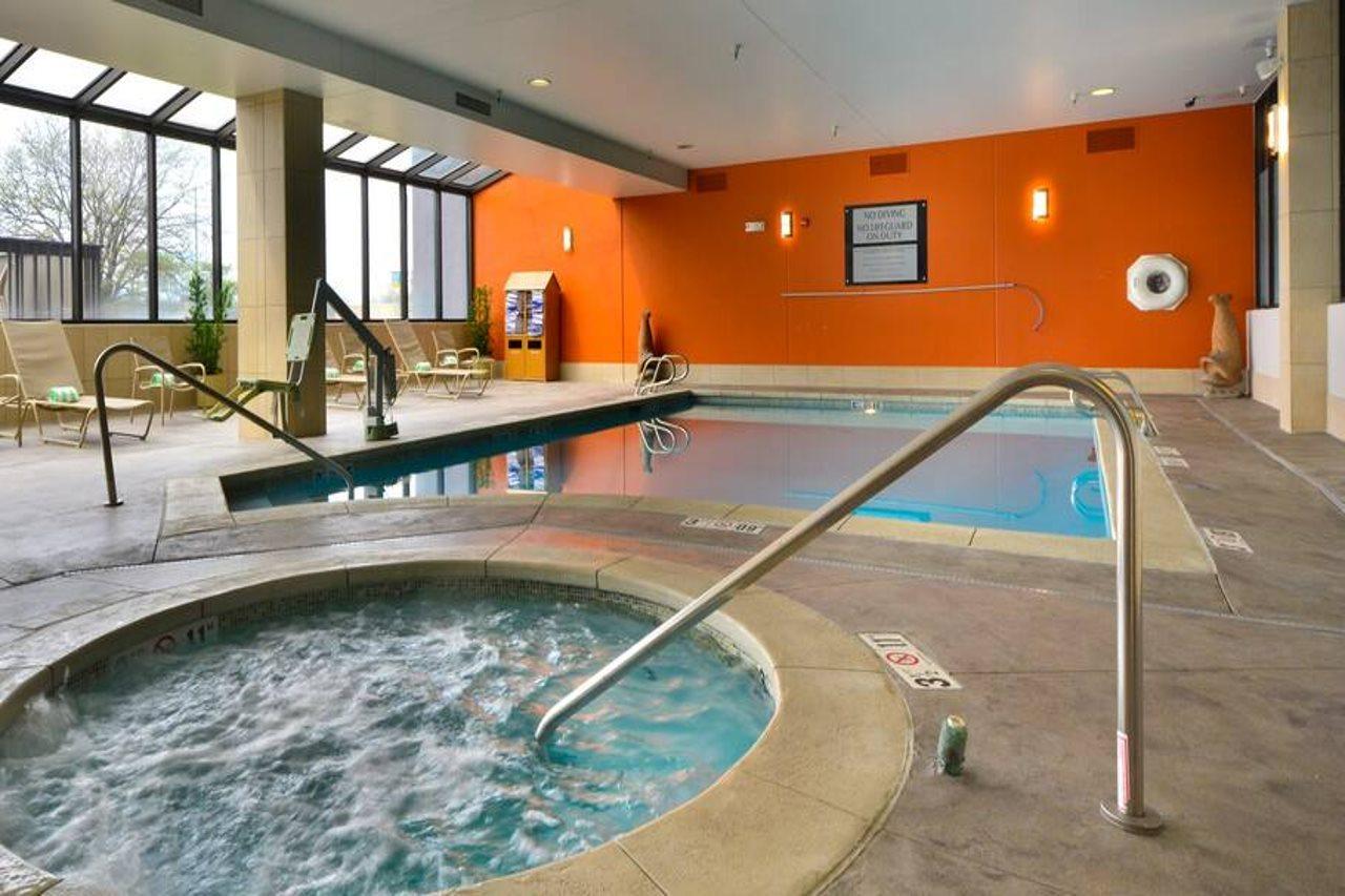 Hotel Embassy By Hilton Central Park Denver