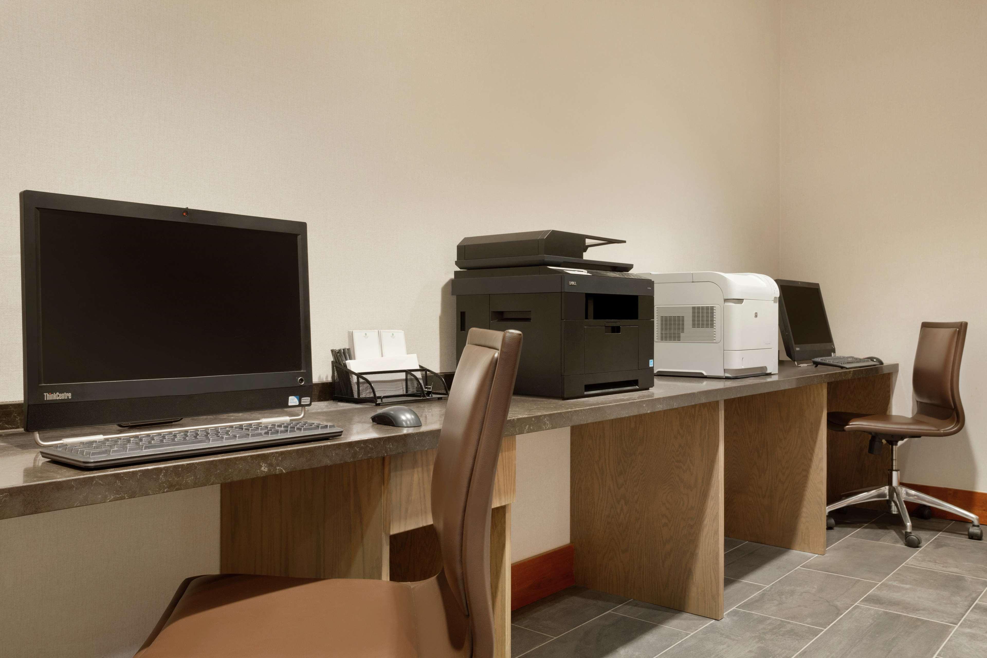 Hotel Embassy By Hilton International Airport