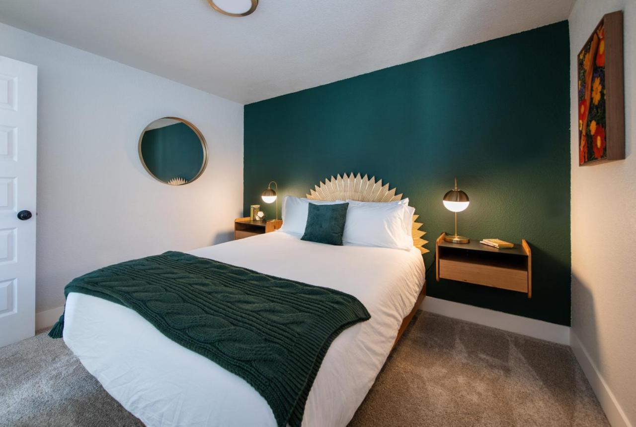 The Yellow Door - Mid Century Design & Comfort Holiday home Denver