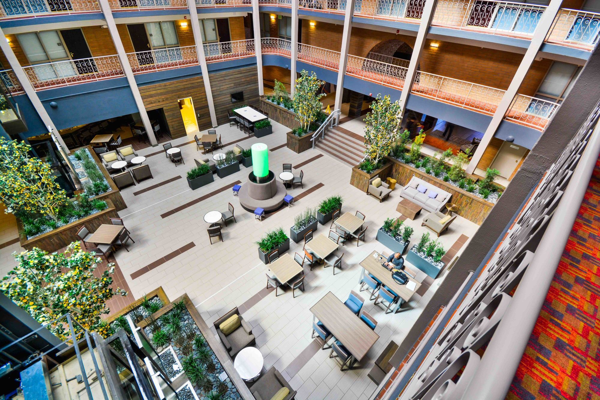 Hotel Embassy By Hilton Central Park 4*