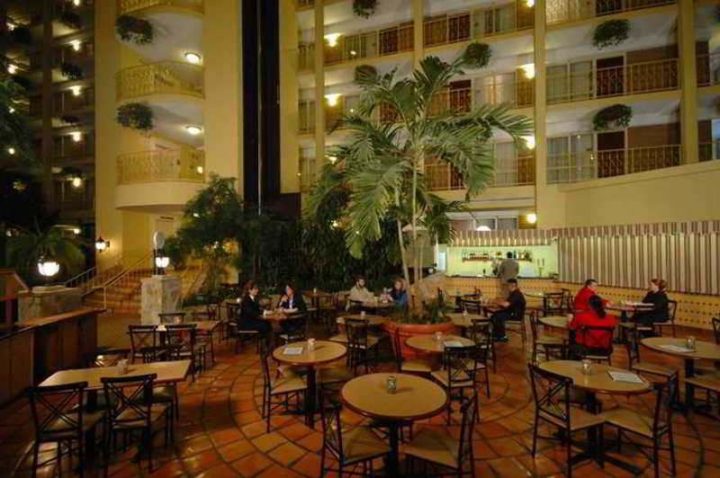 Hotel Embassy By Hilton Central Park Denver