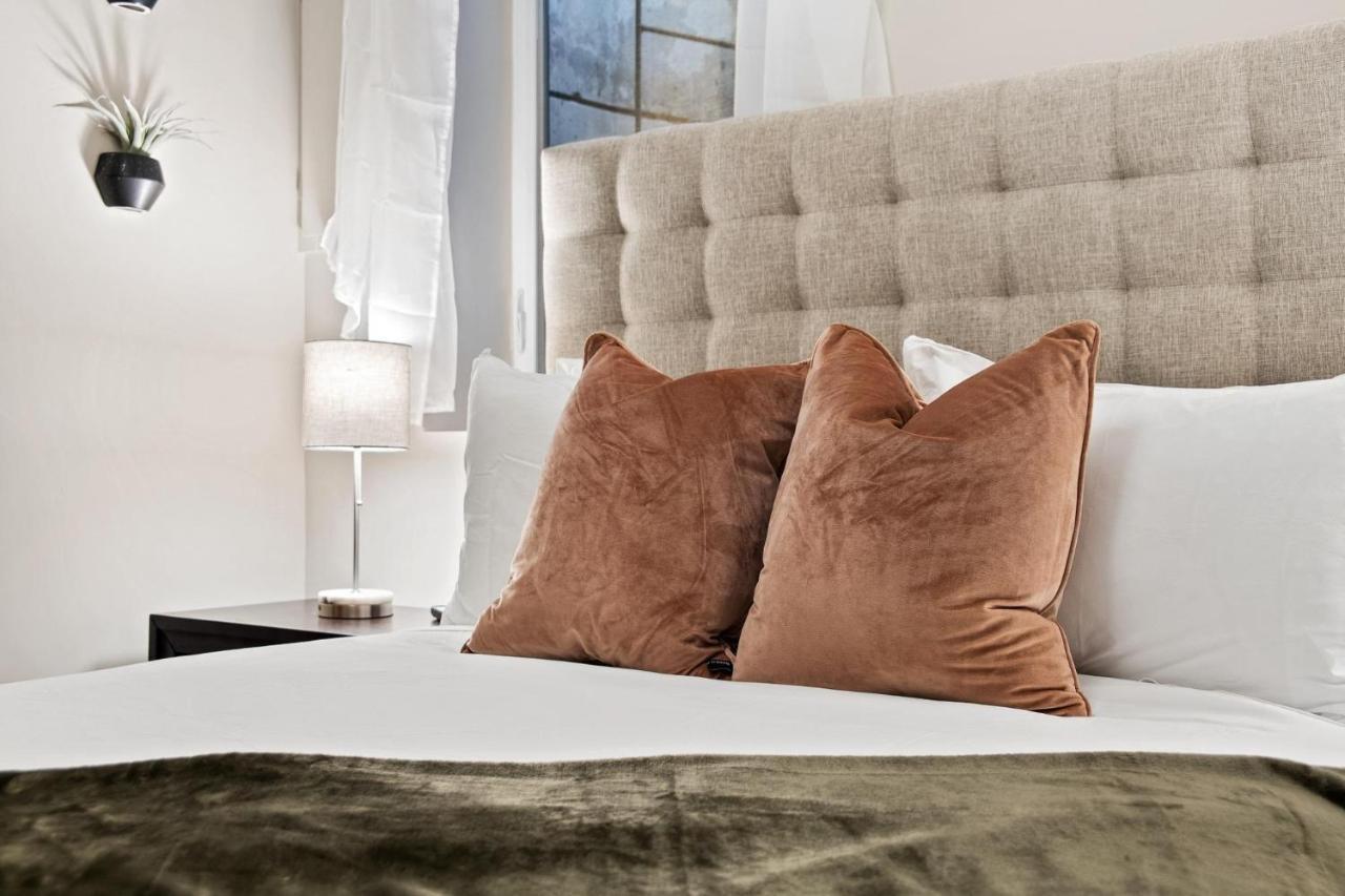 Fresh Decor - 2br Getaway - Walk To Sloan's Apartment