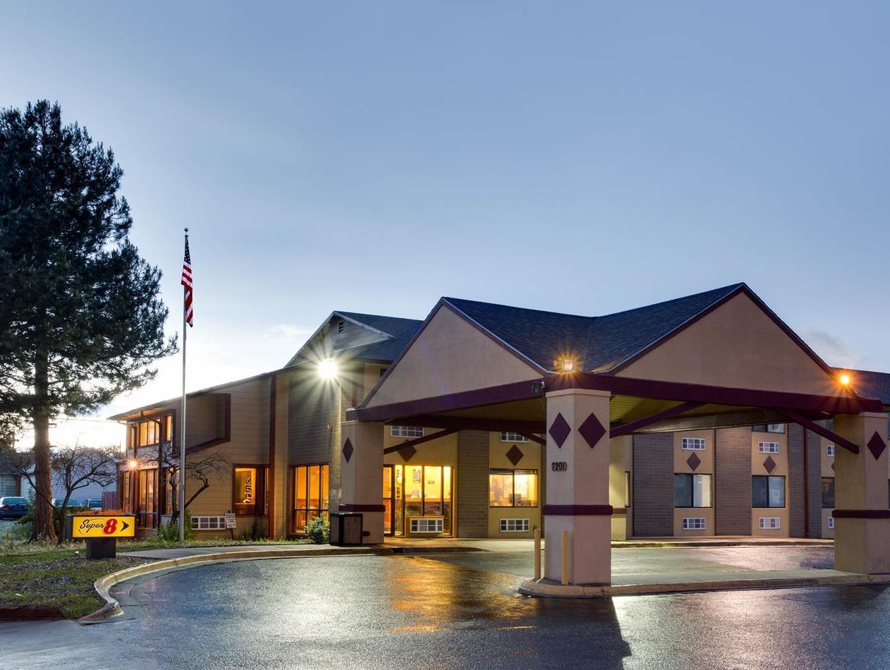 Hotel Super 8 By Wyndham Stapleton