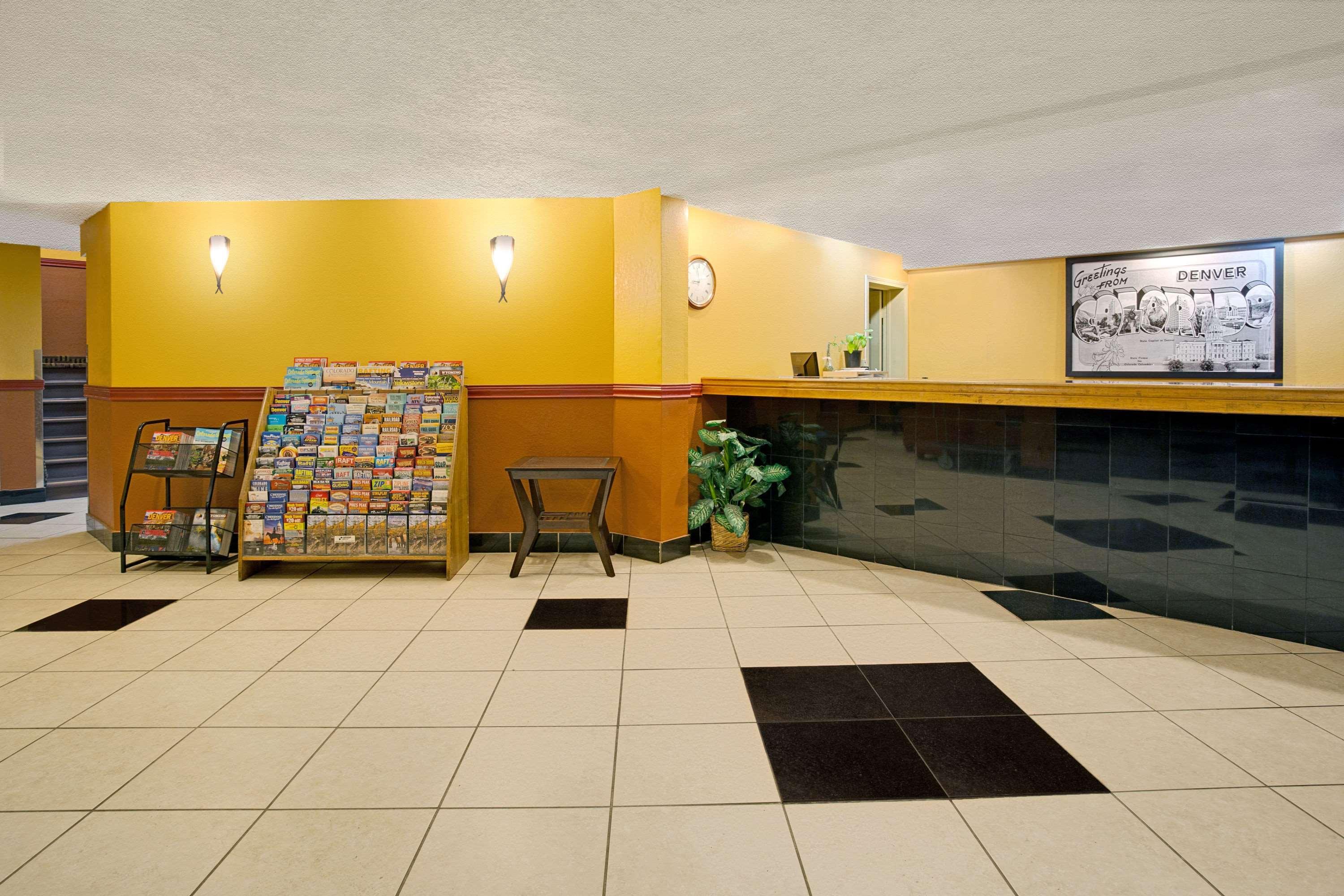 Hotel Super 8 By Wyndham Stapleton