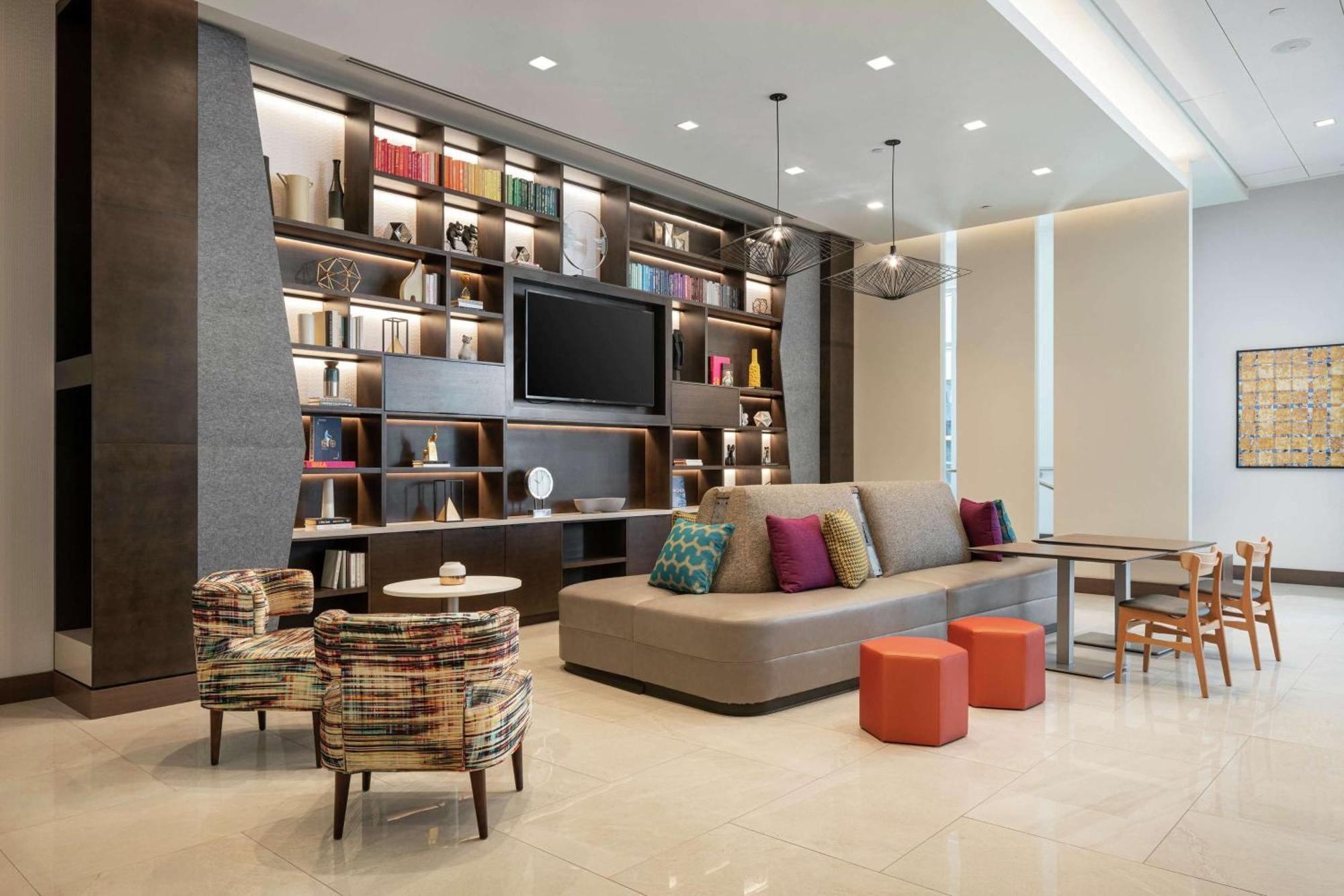Home2 By Hilton Downtown Convention Center 3*