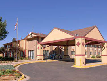 Hotel Super 8 By Wyndham Stapleton