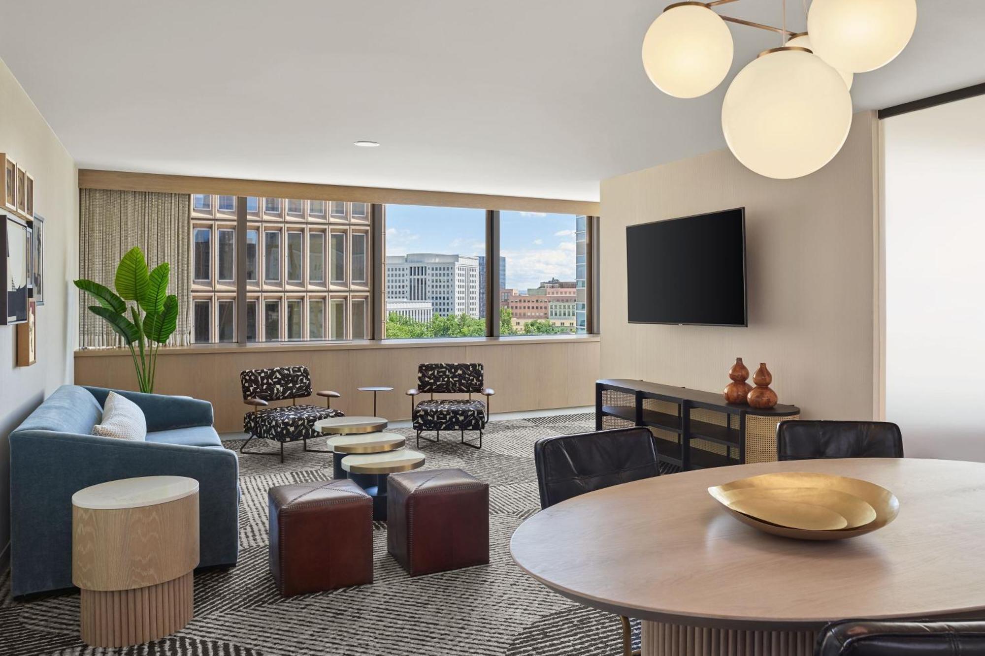 Sheraton Downtown Hotel 4*