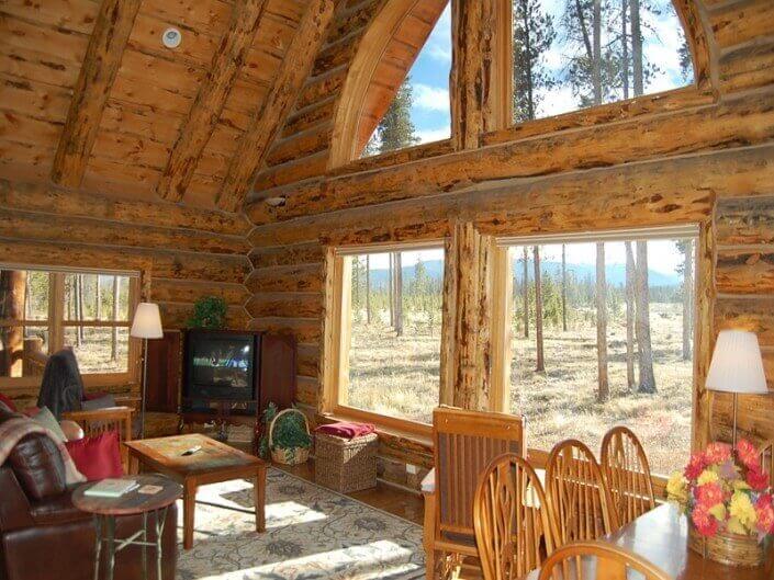 Lindig Lodge living room main floor vaulted ceilings